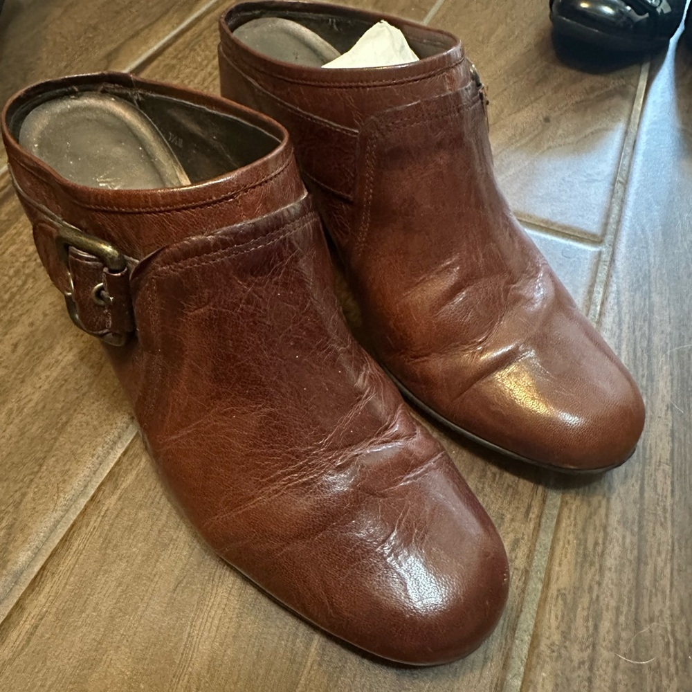 Vaneli Brown Ankle Boots